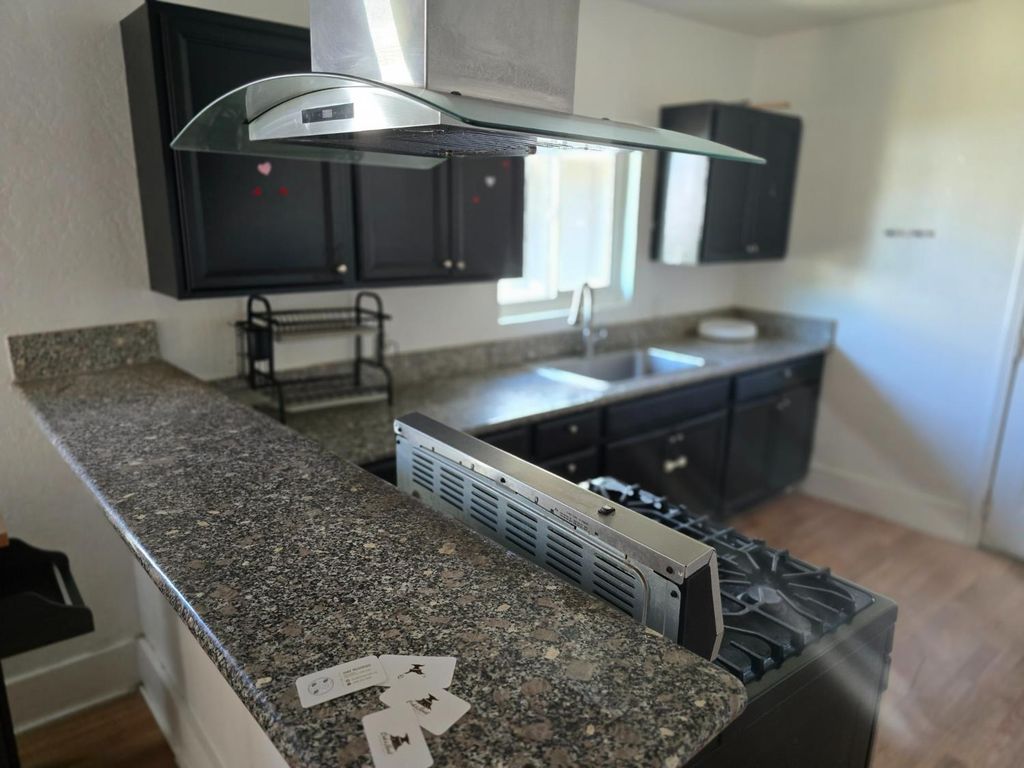 Image 6 of property listing at 1426 E Patterson Avenue, Fresno, CA 93728