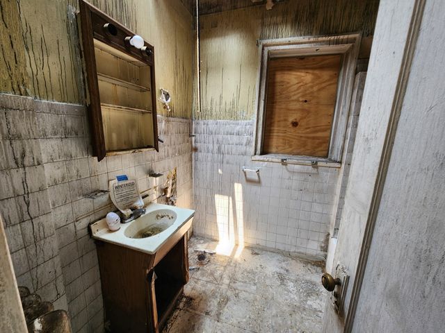 7952 S Langley Avenue, Chicago, IL 60619