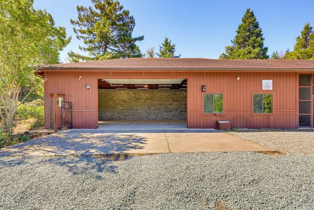 174 Hummingbird Lane, Talent, OR 97540
