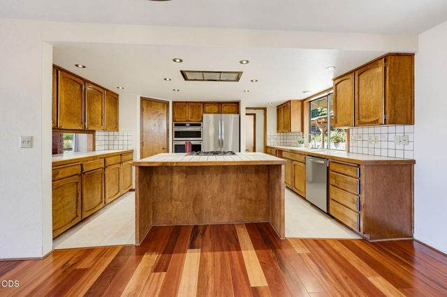 174 Hummingbird Lane, Talent, OR 97540