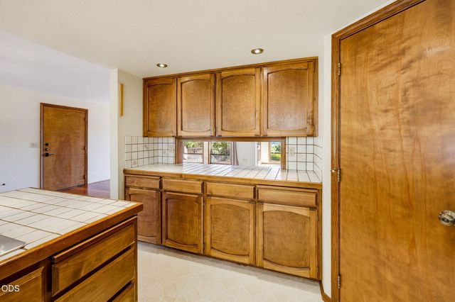 174 Hummingbird Lane, Talent, OR 97540