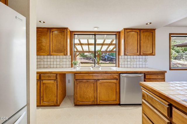 174 Hummingbird Lane, Talent, OR 97540