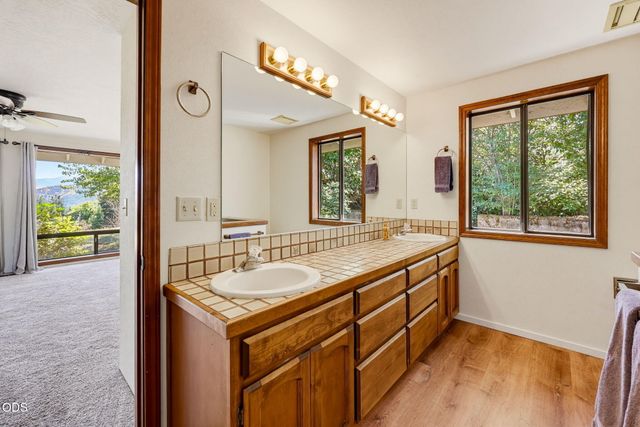 174 Hummingbird Lane, Talent, OR 97540