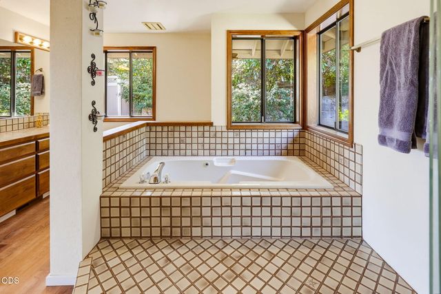 174 Hummingbird Lane, Talent, OR 97540
