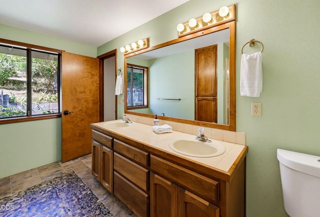 174 Hummingbird Lane, Talent, OR 97540