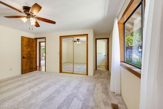 174 Hummingbird Lane, Talent, OR 97540