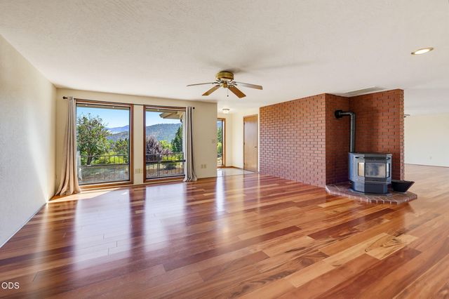 174 Hummingbird Lane, Talent, OR 97540