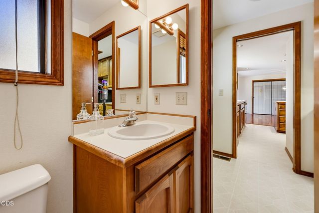 174 Hummingbird Lane, Talent, OR 97540
