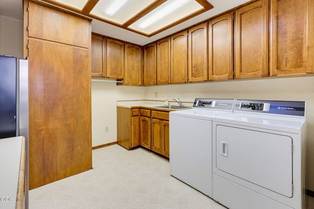 174 Hummingbird Lane, Talent, OR 97540