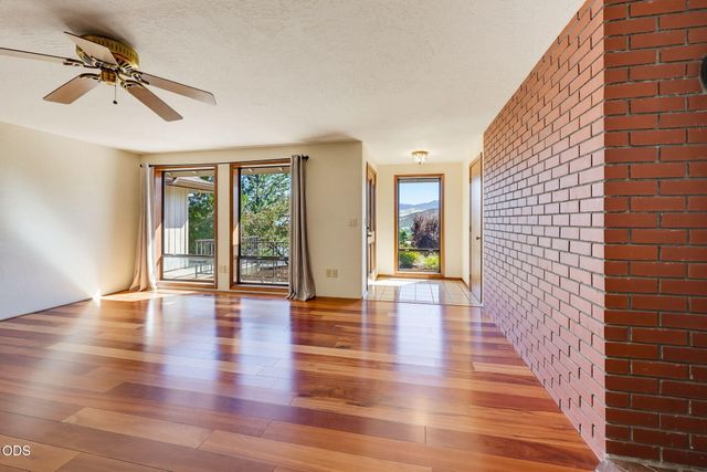 174 Hummingbird Lane, Talent, OR 97540