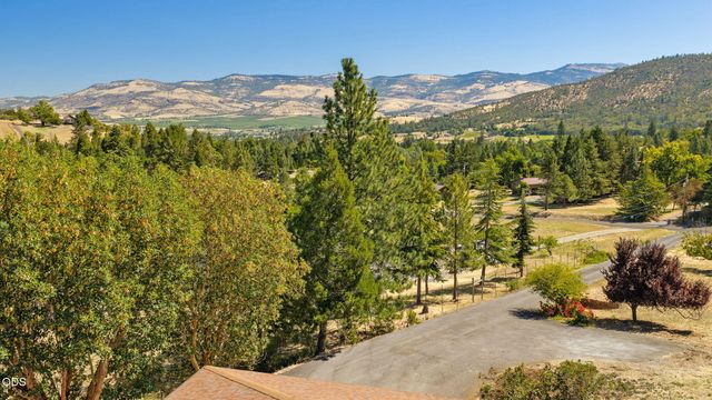 174 Hummingbird Lane, Talent, OR 97540