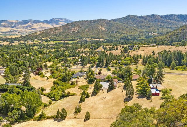 174 Hummingbird Lane, Talent, OR 97540