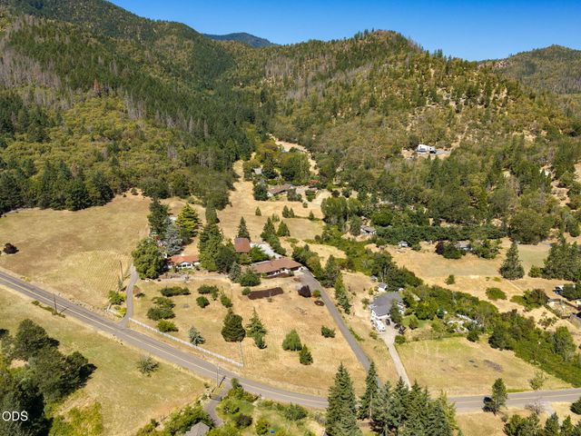 174 Hummingbird Lane, Talent, OR 97540