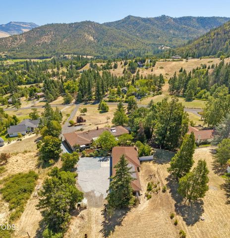 174 Hummingbird Lane, Talent, OR 97540