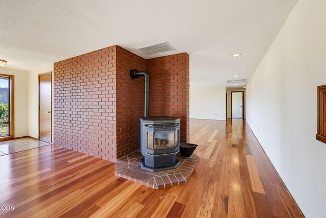 174 Hummingbird Lane, Talent, OR 97540