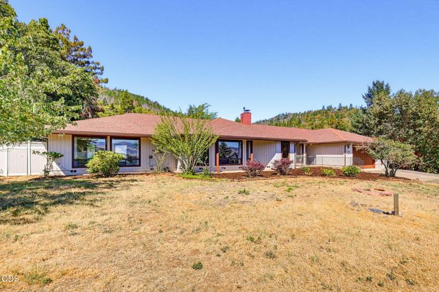 174 Hummingbird Lane, Talent, OR 97540