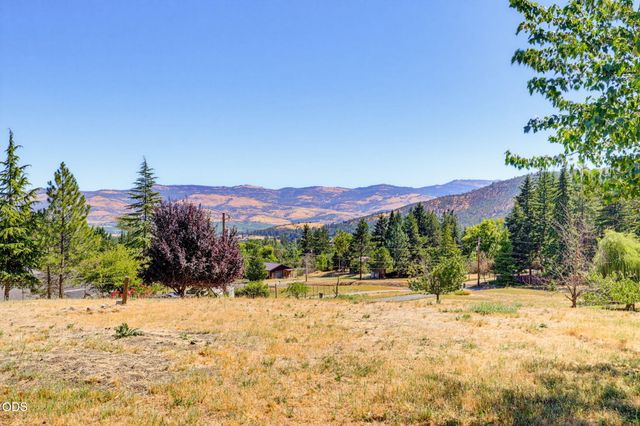 174 Hummingbird Lane, Talent, OR 97540