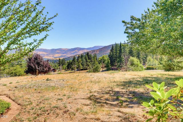 174 Hummingbird Lane, Talent, OR 97540