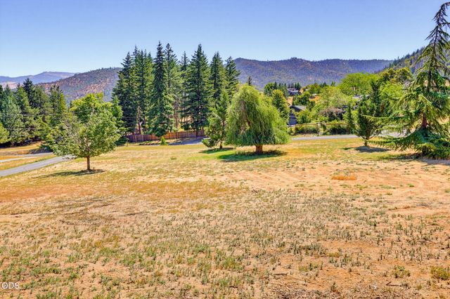 174 Hummingbird Lane, Talent, OR 97540