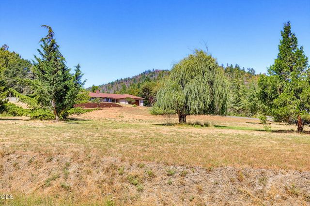 174 Hummingbird Lane, Talent, OR 97540