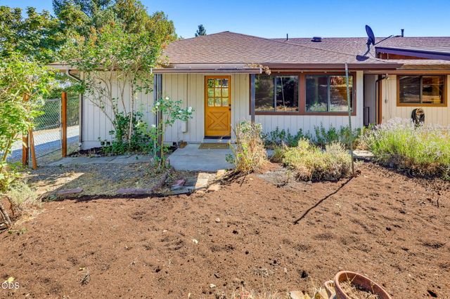 174 Hummingbird Lane, Talent, OR 97540
