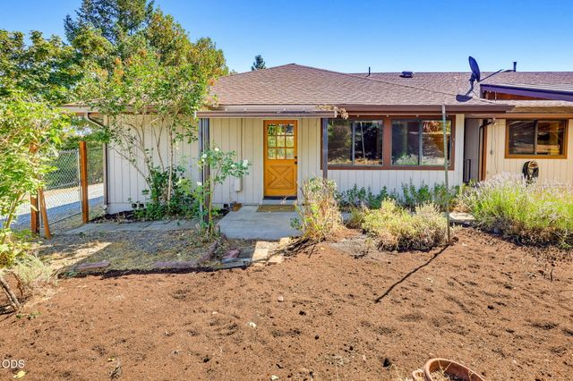 174 Hummingbird Lane, Talent, OR 97540