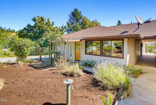 174 Hummingbird Lane, Talent, OR 97540