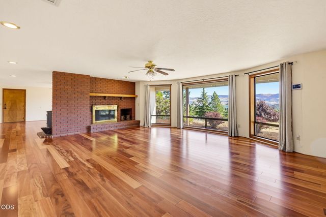 174 Hummingbird Lane, Talent, OR 97540