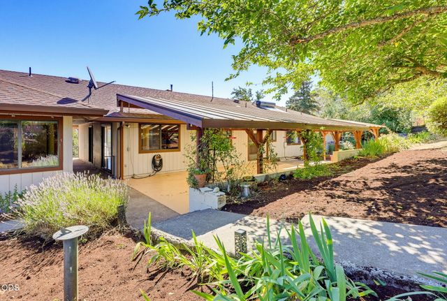 174 Hummingbird Lane, Talent, OR 97540