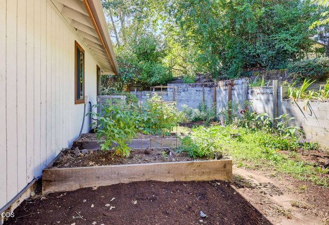 174 Hummingbird Lane, Talent, OR 97540
