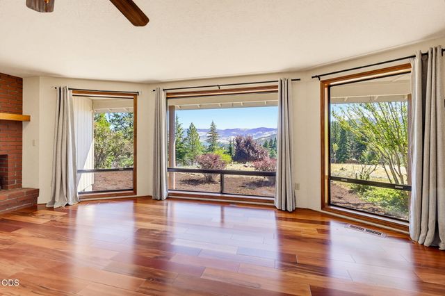 174 Hummingbird Lane, Talent, OR 97540