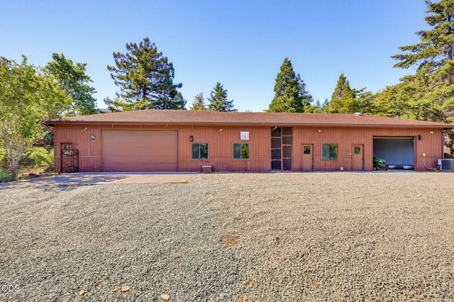 174 Hummingbird Lane, Talent, OR 97540