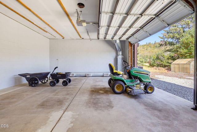 174 Hummingbird Lane, Talent, OR 97540