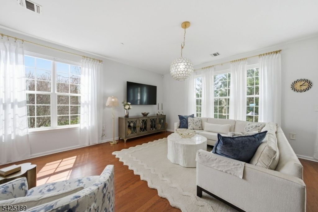 101 Birch Ct, Hanover Twp., NJ 07927