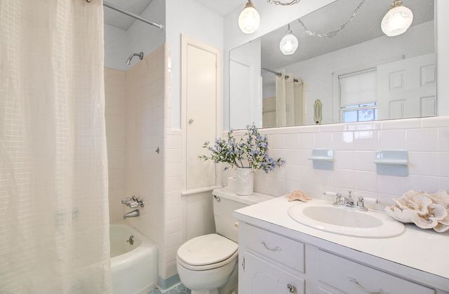 643 N Shore Drive, Charleston, SC 29412