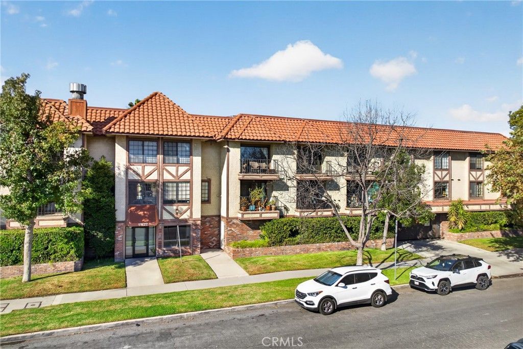 11127 La Maida 17, North Hollywood, CA 91601 — exterior