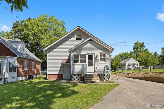 408 S 15th Street, Belleville, IL 62220