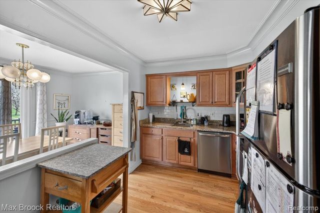 100 W Hickory Grove Road G7, Bloomfield Hills, MI 48304