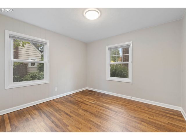 9511 Ne SKIDMORE St, Portland, OR 97220