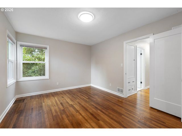 9511 Ne SKIDMORE St, Portland, OR 97220