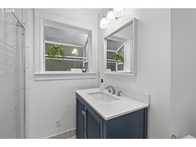 9511 Ne SKIDMORE St, Portland, OR 97220