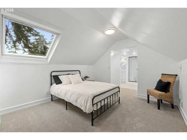 9511 Ne SKIDMORE St, Portland, OR 97220