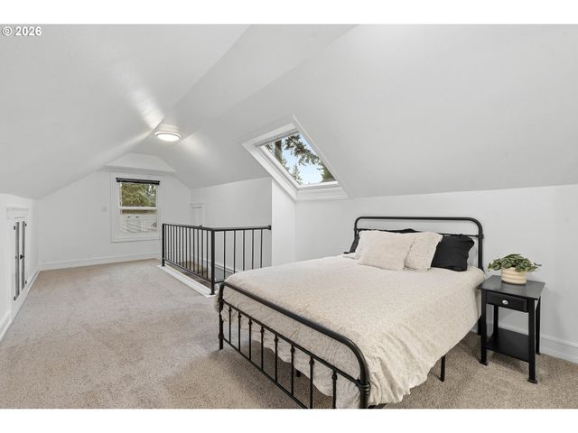 9511 Ne SKIDMORE St, Portland, OR 97220