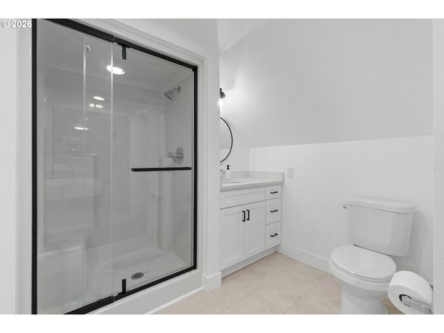9511 Ne SKIDMORE St, Portland, OR 97220