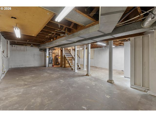 9511 Ne SKIDMORE St, Portland, OR 97220
