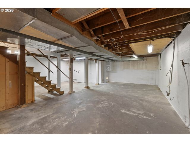 9511 Ne SKIDMORE St, Portland, OR 97220