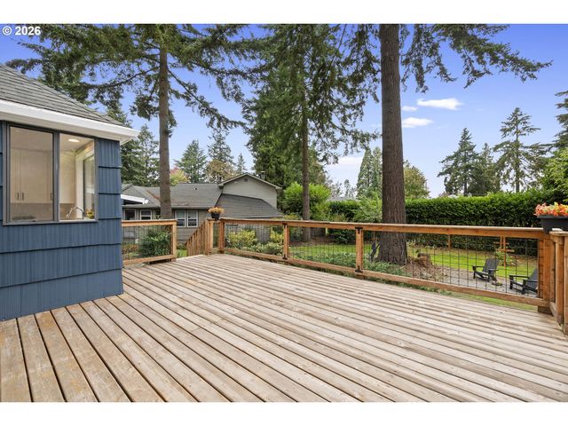 9511 Ne SKIDMORE St, Portland, OR 97220