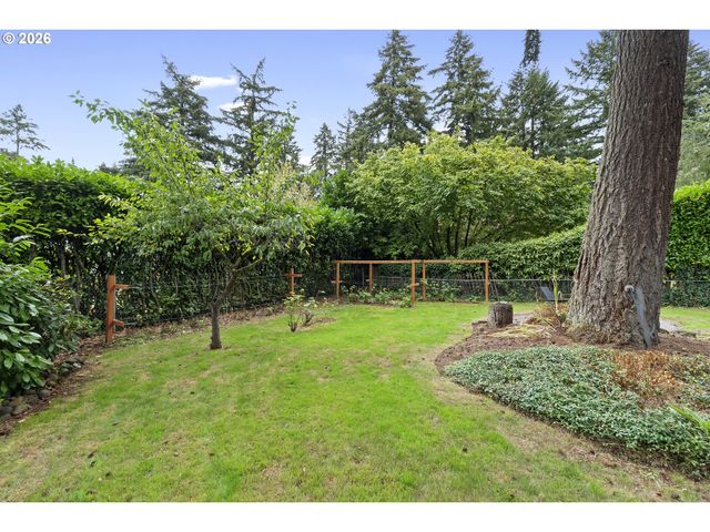 9511 Ne SKIDMORE St, Portland, OR 97220