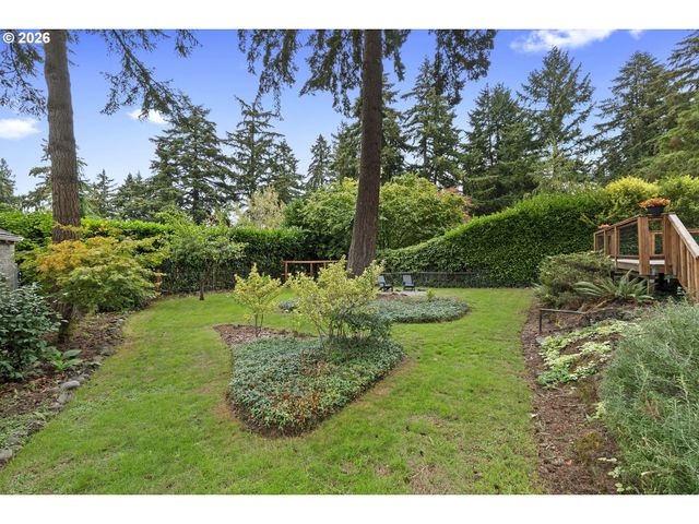 9511 Ne SKIDMORE St, Portland, OR 97220