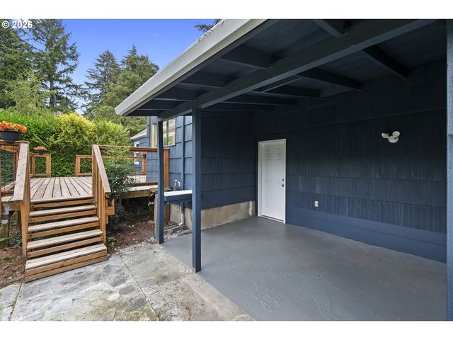9511 Ne SKIDMORE St, Portland, OR 97220